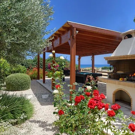 In Sleeps 4 With Pool Air Con And Wifi Vilă *