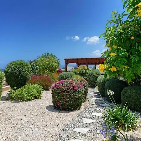 Villa In Sleeps 4 With Pool Air Con And Wifi Latchi