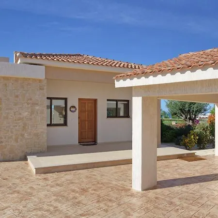 In Sleeps 4 With Pool Air Con And Wifi * Latchi
