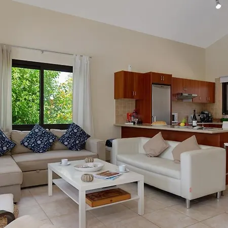 Vilă In Sleeps 4 With Pool Air Con And Wifi