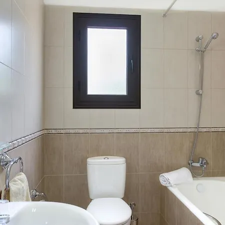 In Sleeps 4 With Pool Air Con And Wifi Vilă
