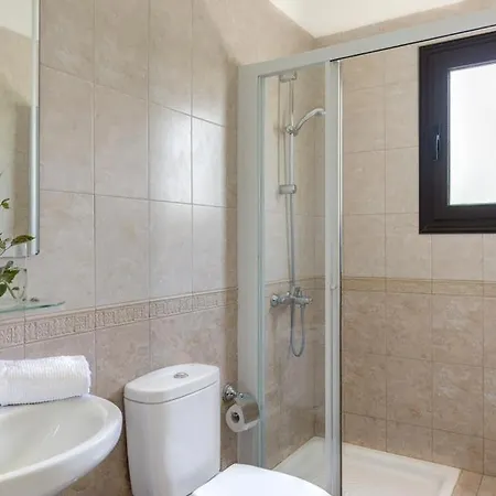 In Sleeps 4 With Pool Air Con And Wifi * Lachi